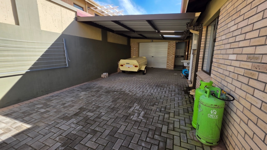 3 Bedroom Property for Sale in Seemeeu Park Western Cape